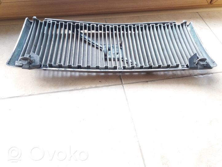 Volvo 850 Grille de calandre avant 1358486