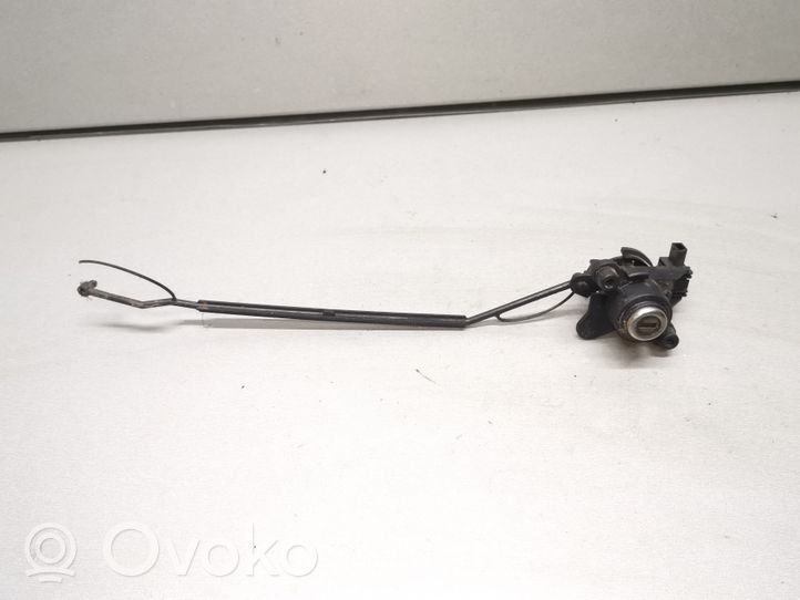 BMW 3 E46 Tailgate exterior lock 8196052