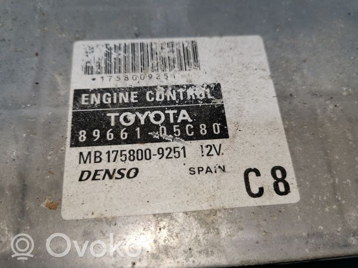 Toyota Avensis T250 Centralina/modulo del motore 8966105C80