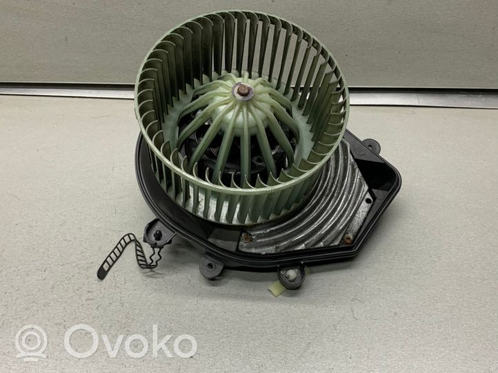 Audi A4 S4 B5 8D Ventola riscaldamento/ventilatore abitacolo 8D11820021