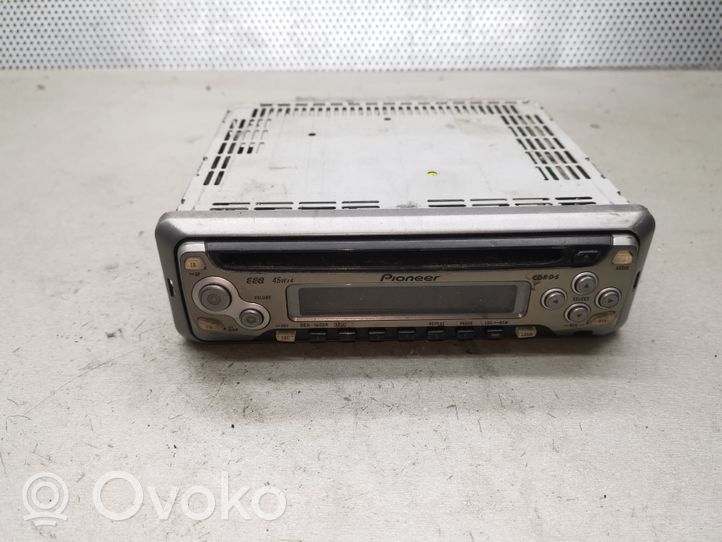 Audi A4 S4 B5 8D Radio/CD/DVD/GPS-pääyksikkö DEH1600R