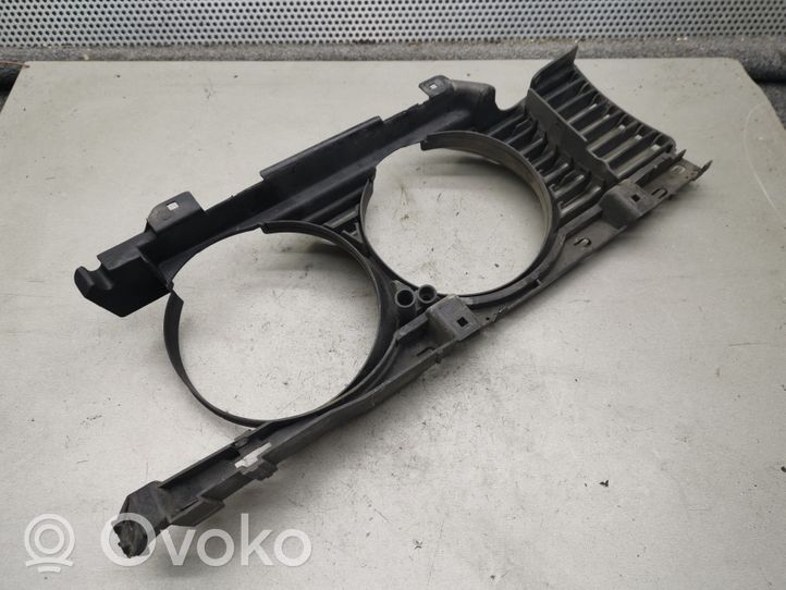 BMW 5 E34 Ajovalon valaisimen alalista 843174