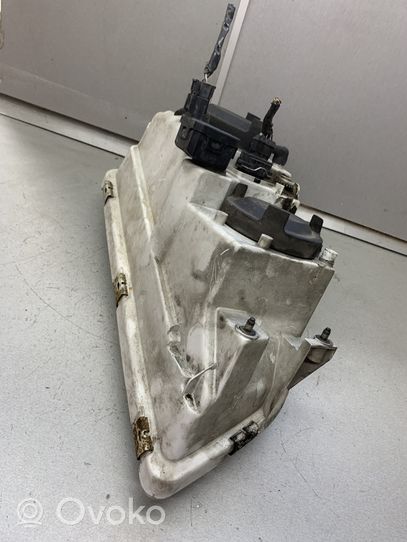 Volvo S40, V40 Lampa przednia 30899682