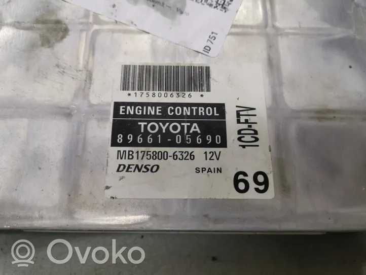 Toyota Avensis T250 Variklio valdymo blokas 8966105690