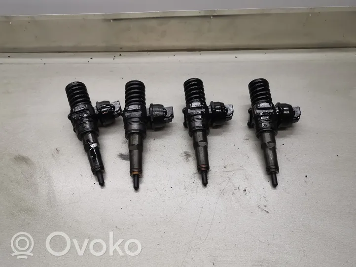 Volkswagen PASSAT B6 Set di iniettori 038130073AG