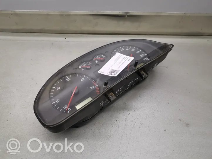 Volkswagen PASSAT B5 Speedometer (instrument cluster) 3B0919881N