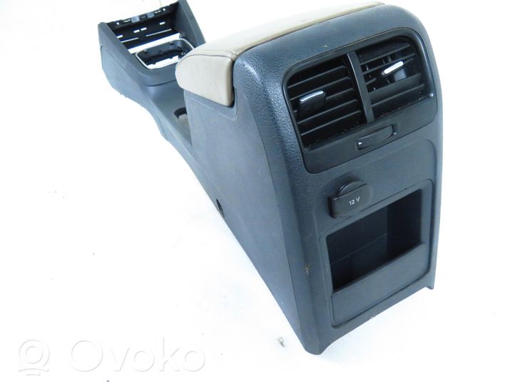 Volkswagen Jetta VI Center console 