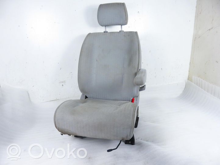 Nissan Quest Переднее сиденье пассажира 