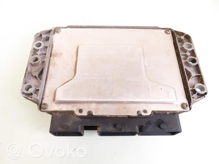 Renault Megane II Calculateur moteur ECU 215842882A