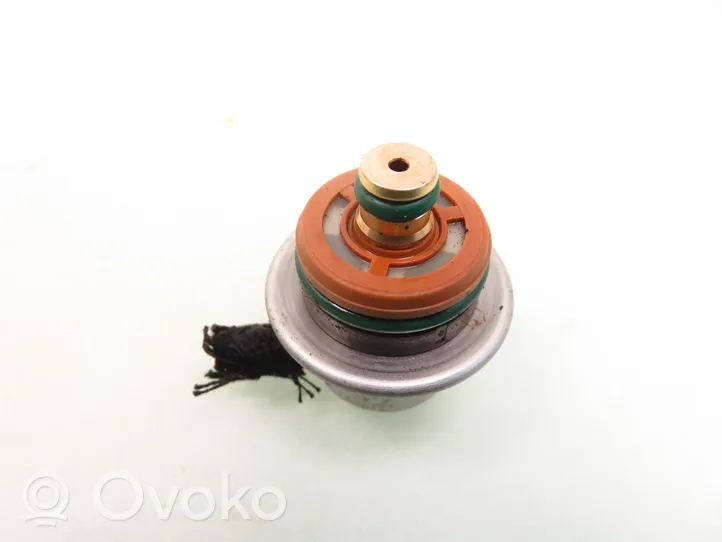 Audi A4 S4 B5 8D Fuel pressure regulator 