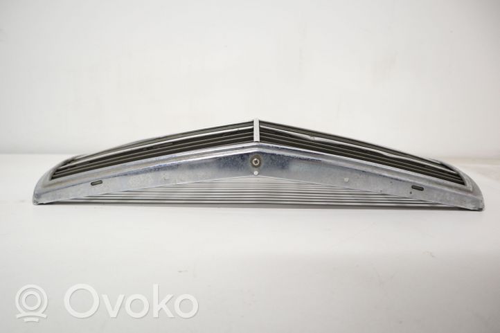 Mercedes-Benz COMPAKT W115 Grille de calandre avant 