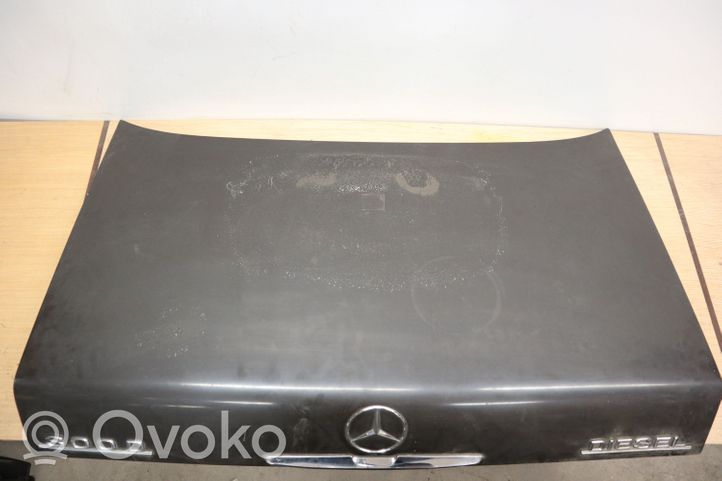 Mercedes-Benz COMPAKT W115 Tylna klapa bagażnika 