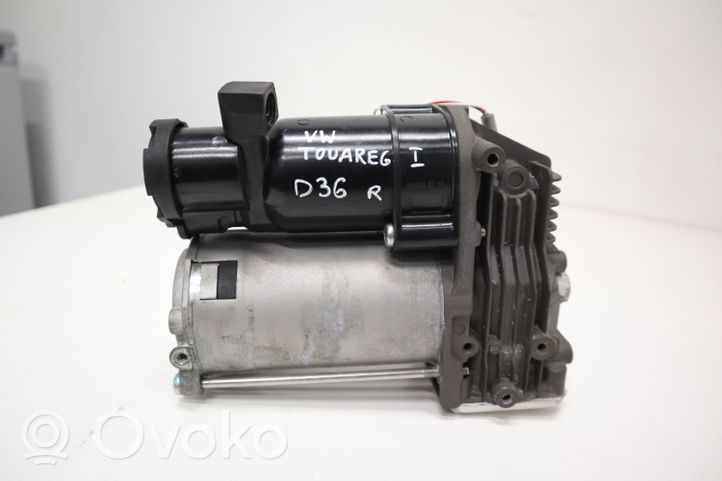 Volkswagen Touareg I Air suspension compressor/pump 