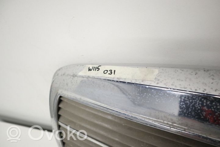 Mercedes-Benz COMPAKT W115 Grille de calandre avant 