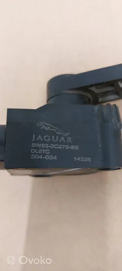 Jaguar XJ X351 Czujnik poziomu zawieszenia pneumatycznego osi przedniej 8W833C279BE
