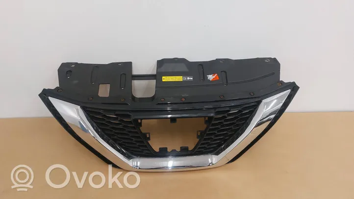 Nissan Qashqai Grille calandre supérieure de pare-chocs avant 62310HV00A