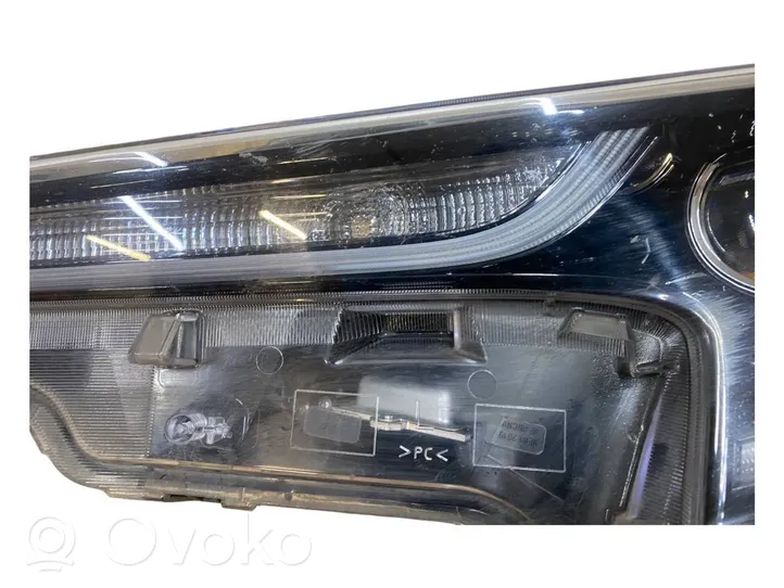 Toyota Corolla E210 E21 Lampa przednia 8115002S70