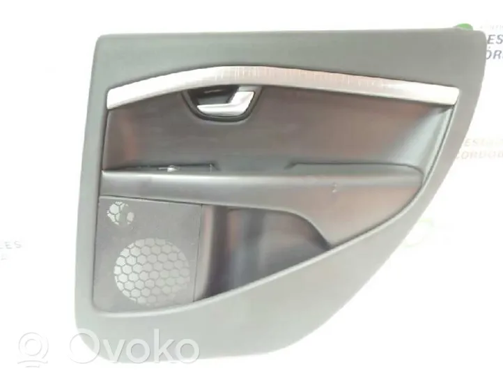 Volvo XC70 Apmušimas galinių durų (obšifke) 