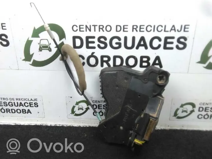 Toyota Corolla Verso E121 Front door lock 