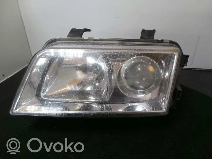 Audi A4 S4 B5 8D Lampa przednia 