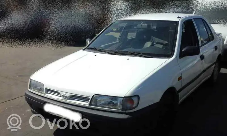 Nissan Sunny Priekinis pusašis 