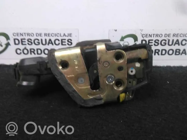 Toyota Corolla Verso E121 Serratura portiera anteriore 