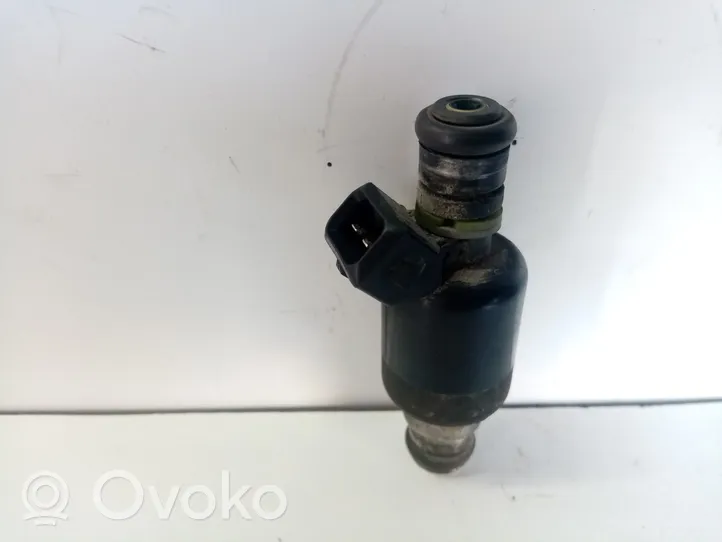 Opel Monterey Fuel injector 