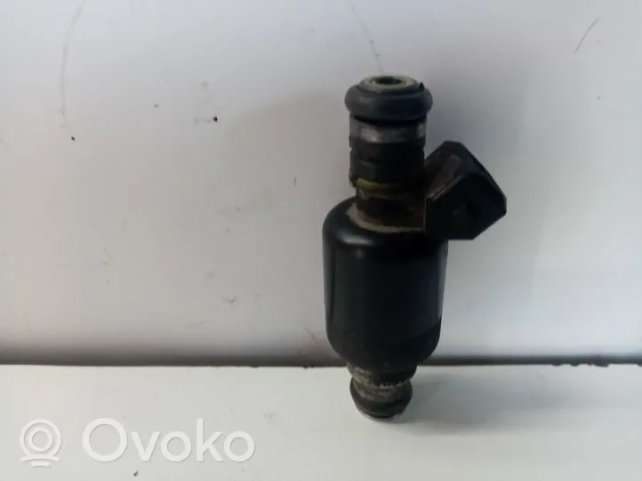 Opel Monterey Fuel injector 