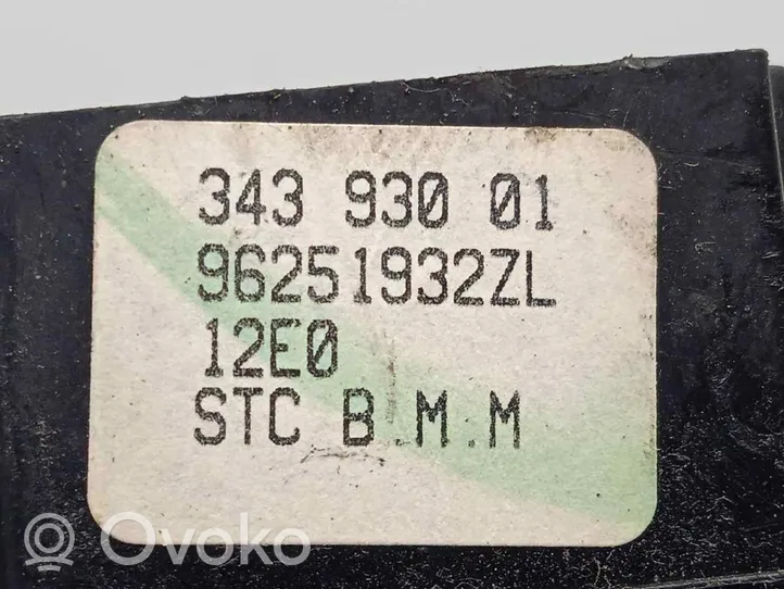 Citroen Xsara Interrupteur d'éclairage de la cabine dans le panneau 96251932ZL