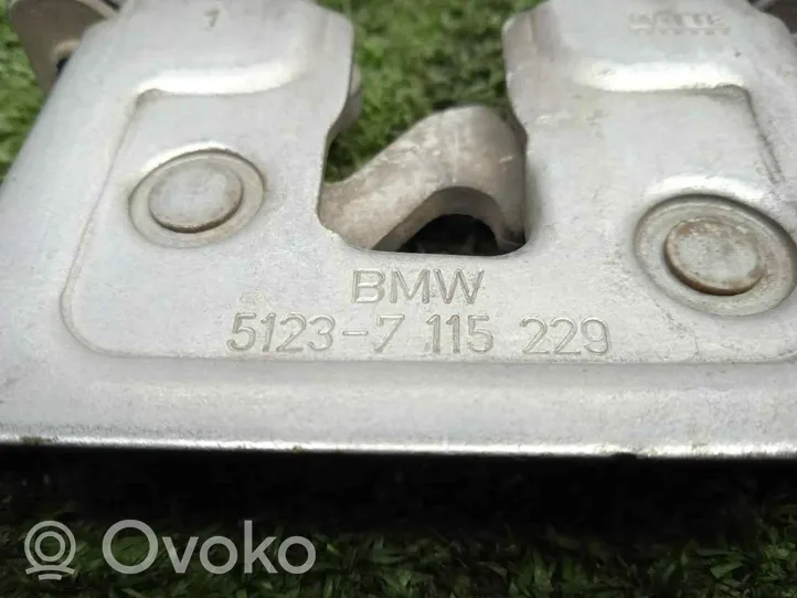 BMW X3 E83 Fissaggio gancio/anello 51237115229