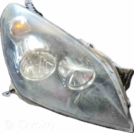 Opel Astra H Lampa przednia 