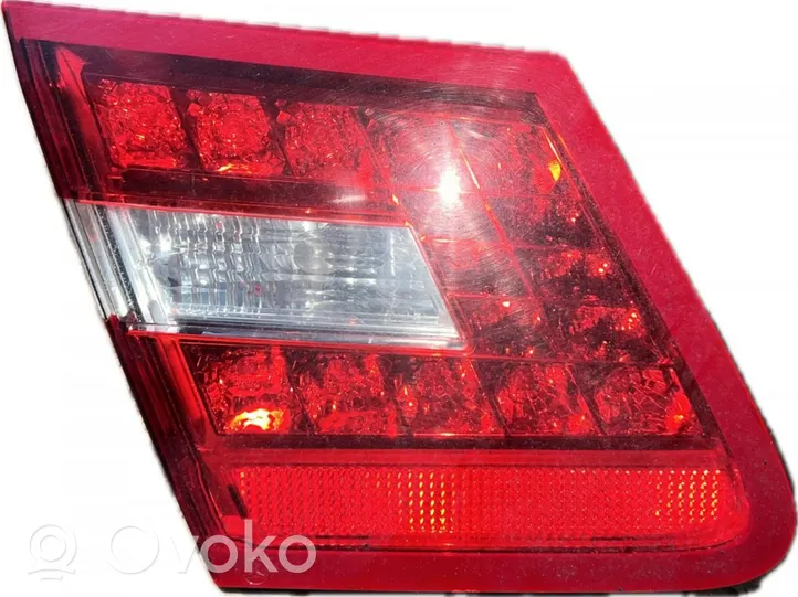 Mercedes-Benz E C207 W207 Lampy tylnej klapy bagażnika 