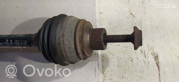 Audi A4 S4 B8 8K Etuvetoakseli 8K0407271Q