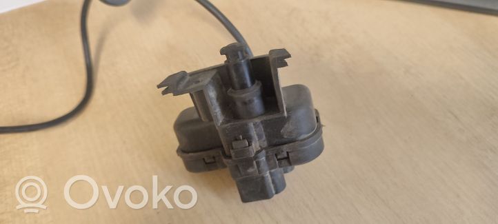 Volkswagen Tiguan Verrouillage du bouchon du réservoir de carburant 5N0810773F