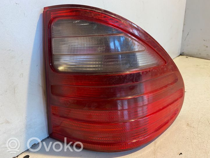 Mercedes-Benz E W210 Luci posteriori A2108204864