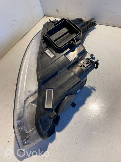 Ford Focus Lampa przednia 