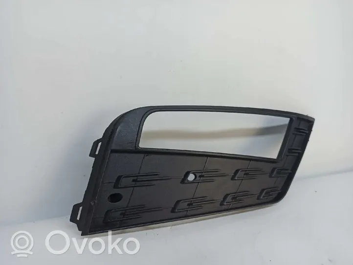 Seat Leon (5F) Etupuskurin alempi jäähdytinsäleikkö 5F0853666