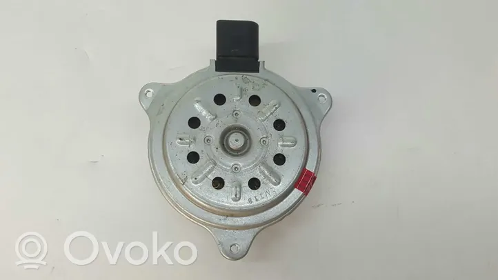 Audi Q3 8U Elektryczny wentylator chłodnicy A10111406F