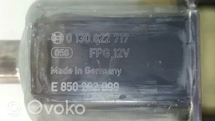 Skoda Octavia Mk3 (5E) Podnośnik szyby drzwi z silniczkiem 0130822717