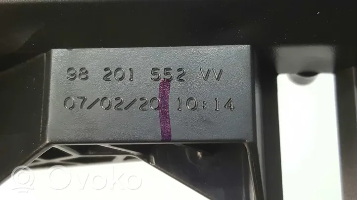 Peugeot 208 Klamka wewnętrzna drzwi A006AB01