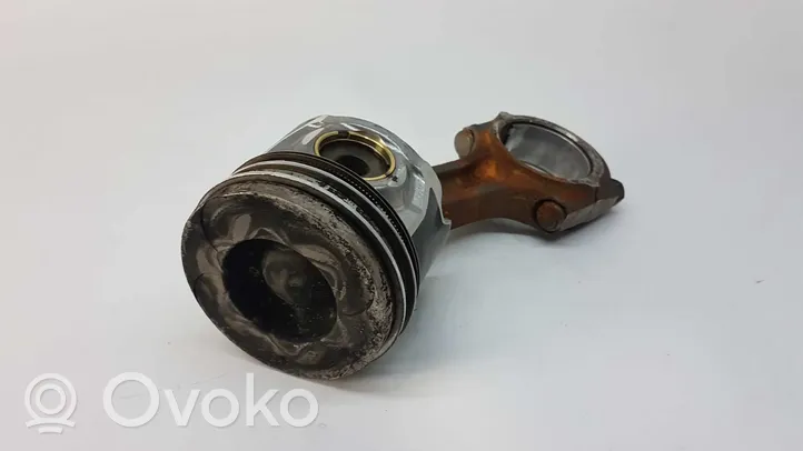 Hyundai Terracan Piston 235104X000