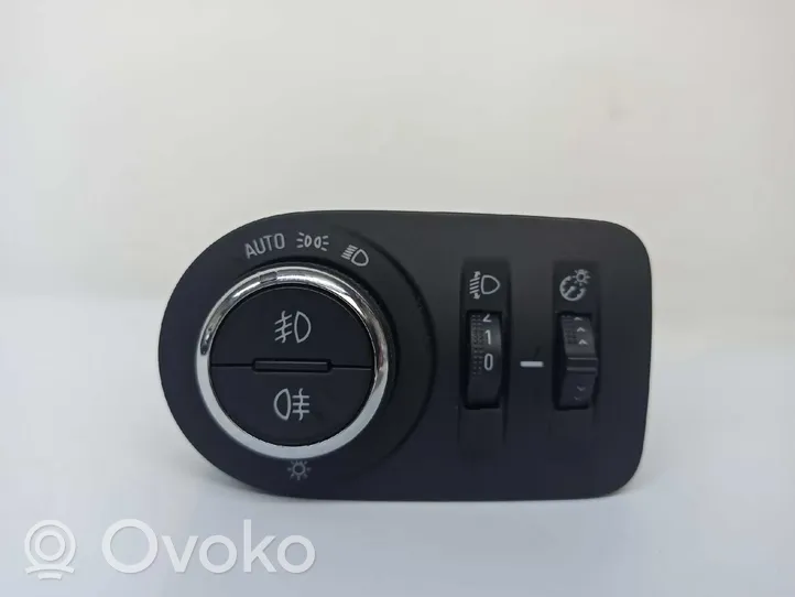 Opel Zafira C Light switch 17016474