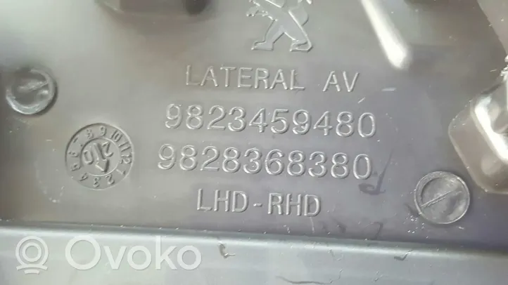 Peugeot 208 Dysze / Kratki środkowego nawiewu deski rozdzielczej 9828368380