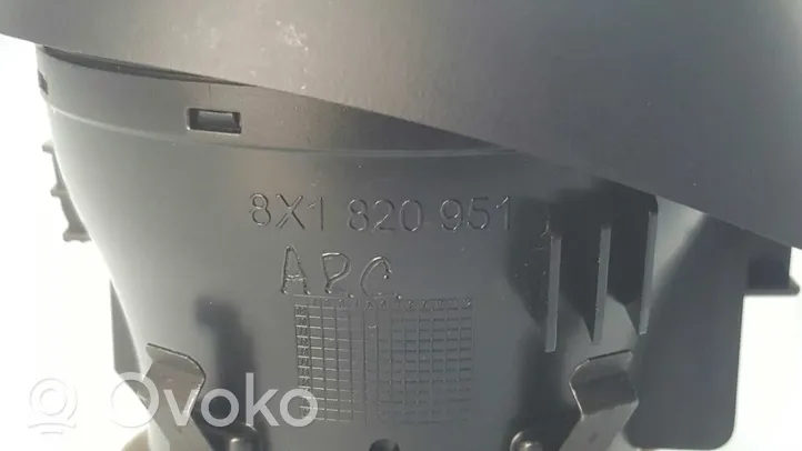 Audi A1 Centrālais gaisa ventilācijas režģis 8X18209516PS