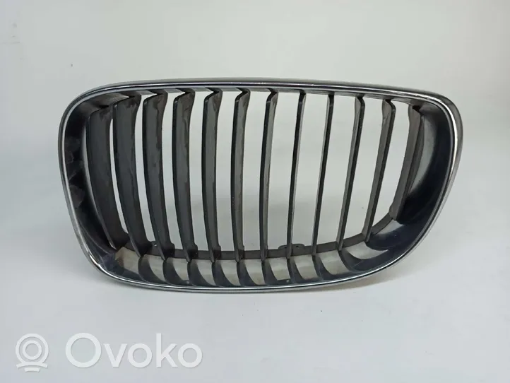 BMW 1 E81 E87 Grille calandre supérieure de pare-chocs avant 