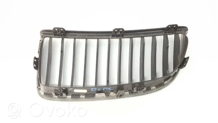 BMW 3 E90 E91 Maskownica / Grill / Atrapa górna chłodnicy 22405910