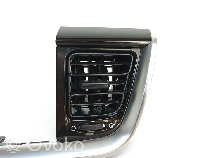 KIA Stonic Centrinės oro grotelės 84740-H8AD0FHS