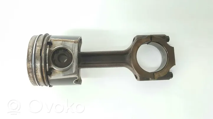 Opel Zafira B Piston 