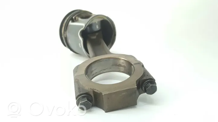 Opel Zafira B Piston 