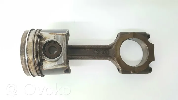 Opel Zafira B Piston 